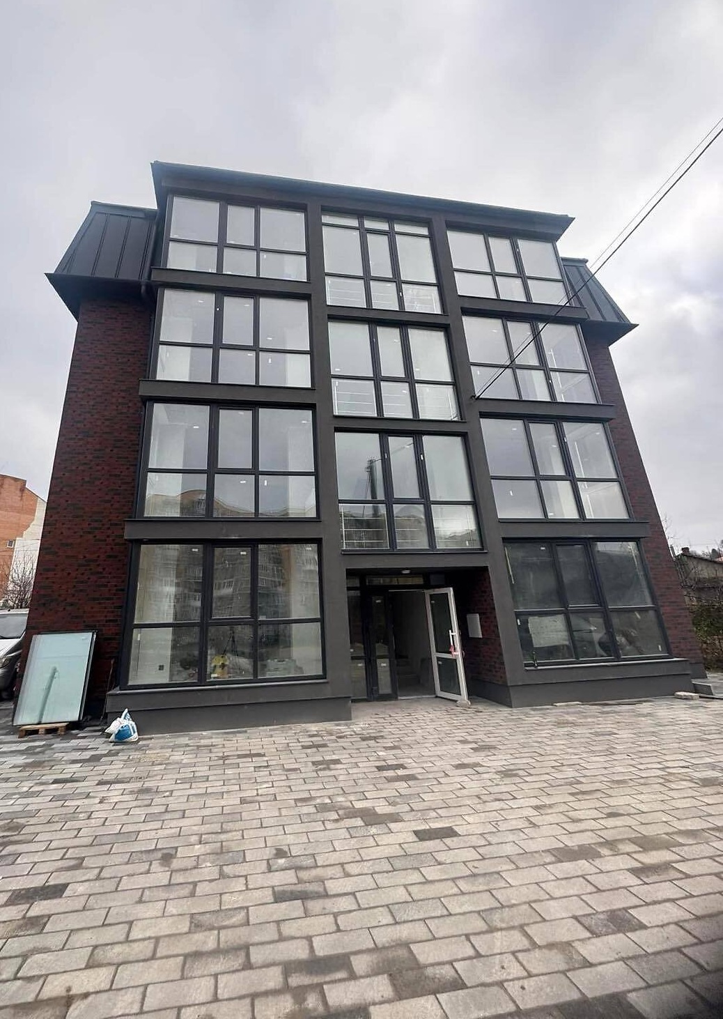 Білогірська, 13